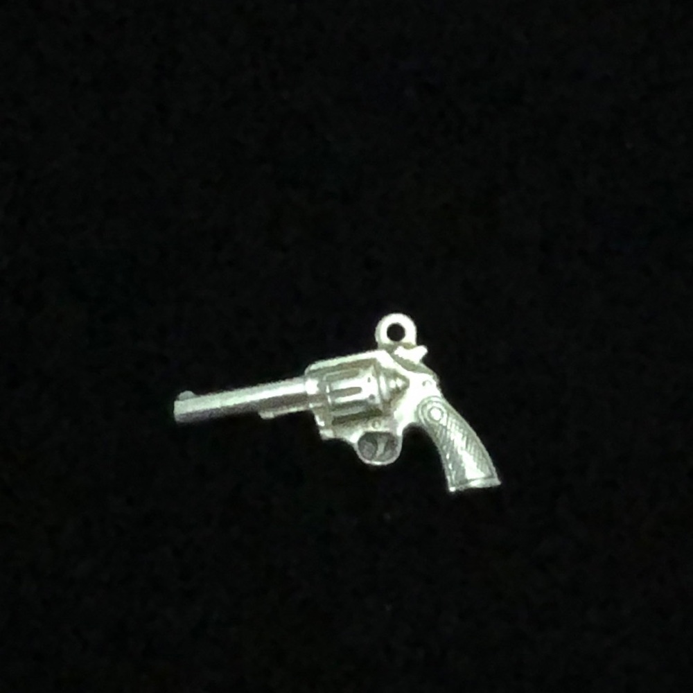 🩷 Bundle Price Only Pistol Charm